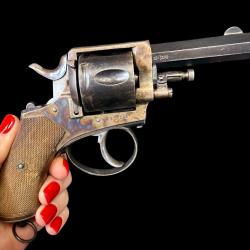 Tr&egrave;s beau revolver de fabrication belge calibre 380