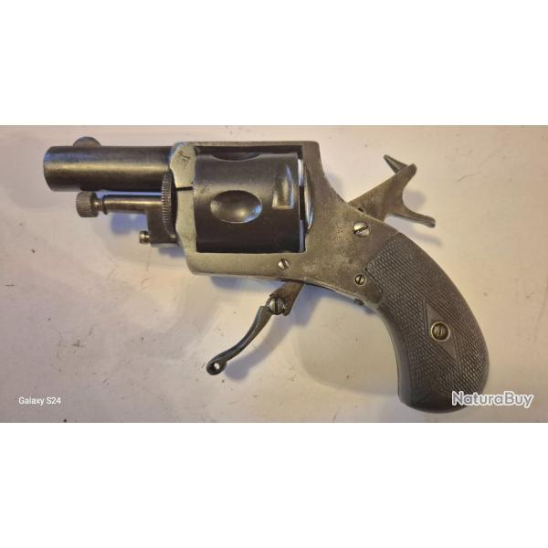 Revolver 320, bon �tat d'origine fonctionnement parfait et pas de corrosion ancienne. 5 coups