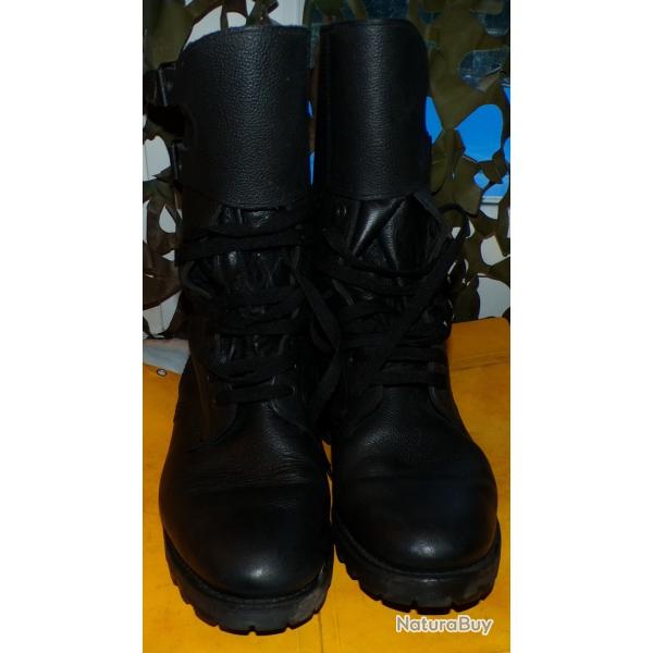 RANGERS , BOTTES DE MARCHE DE L'ARMEE FRANCAISE, POINTURE 46 , COMME NEUF . FABRICATION FRANCAISE AR