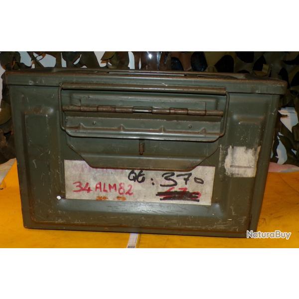 ARMEE FRANCAISE   : CAISSE EN METAL , POIDS 2,600 KG DIMENSION LONGUEUR 30 CM HAUTEUR 19 CM LARGEUR