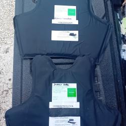 Ench&egrave;re lot de 2 plaques balistiques contre les armes de poings et les lames HAWK 40x40 et 40x36 cm