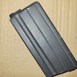 Chargeur mid-cap probablement FAMAS 1� sans r&eacute;serve