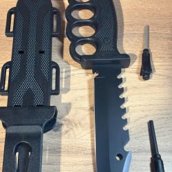 Couteau chasse avec &eacute;tui