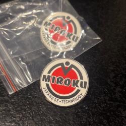 Lot 2 pin's Miroku