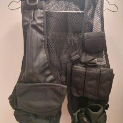 Gilet tactique noir taille unique avec holster.