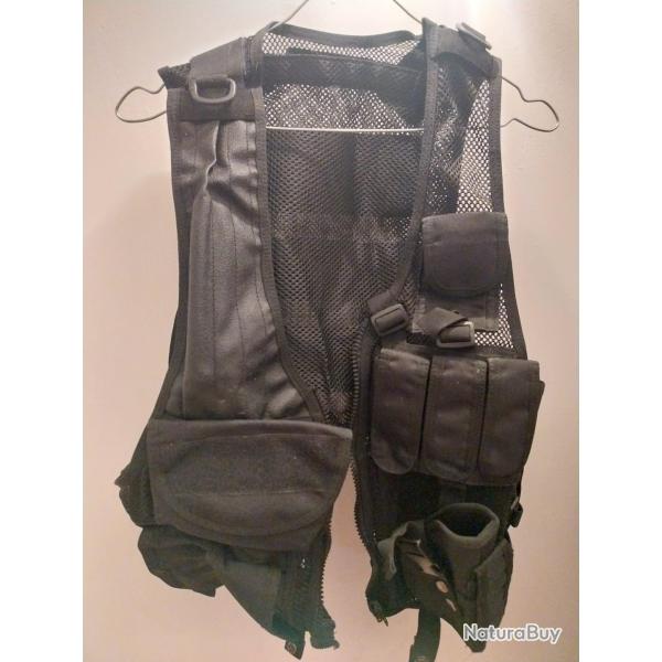 Gilet tactique noir taille unique avec holster.