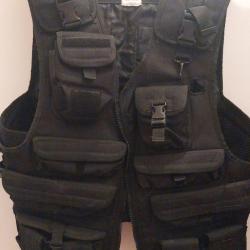 Gilet tactique noir taille unique.