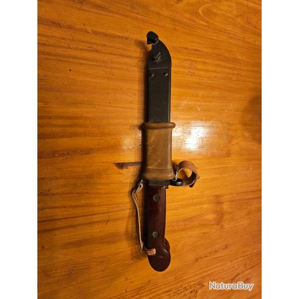 Ba�onnette de kalachnikov avec fourreau