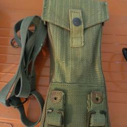Pochette militaire kaki ancienne - toile &eacute;paisse avec sangle