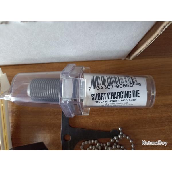 LEE Short Charging Die - Calibres du .22 Hornet au .223 Rem