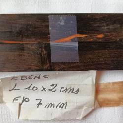 Plaquettes bois d'&eacute;b&egrave;ne vein&eacute;.