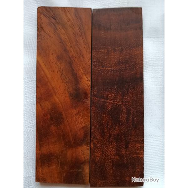 Plaquettes de bois de satin� ruban� ond�