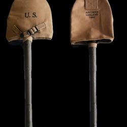 Pelle US en T mod&egrave;le 1910 avec sa housse Reproduction