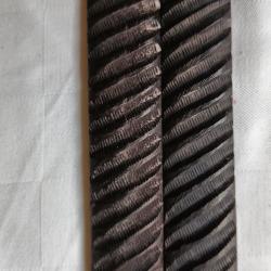 Os sculpt&eacute; et teint&eacute; imitation corne de buffle