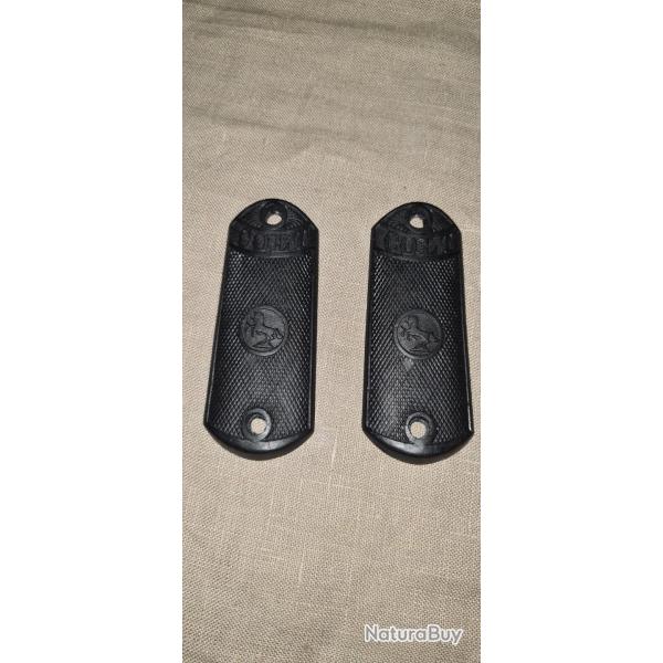 Paire de  plaquettes pour colt ( cheval*123)