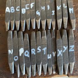 Alphabet et chiffres &agrave; frapper Lettres Anglaises 2 mm