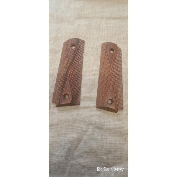 Paire de  plaquettes   colt 45