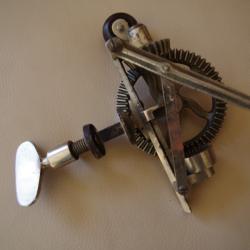 Sertisseur Manufrance &agrave; engrenage cal 16