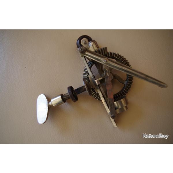 Sertisseur Manufrance � engrenage cal 16