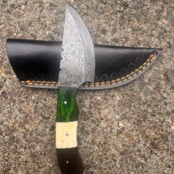 Couteau de Chasse  Bushcraft - Manche Pakkawood  R&eacute;sine - Lame Acier 9cm