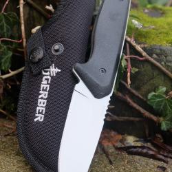 Couteau de Chasse Gerber Moment Large Lame Acier 5Cr15MoV Manche Caoutchouc &Eacute;tui Nylon 74142