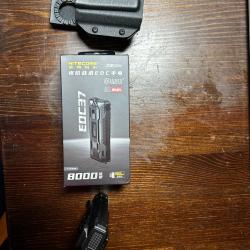Lampe torche tactique EDC Nitecore EDC 37 8000 lumens 8000 mhA + holster tactique pour le EDC 37