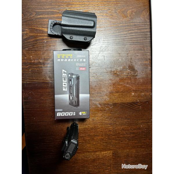 Lampe torche tactique EDC Nitecore EDC 37 8000 lumens 8000 mhA + holster tactique pour le EDC 37