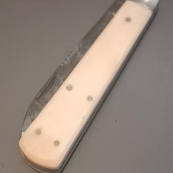 COUTEAU GARONNAIS, manche os, guilloch&eacute;.