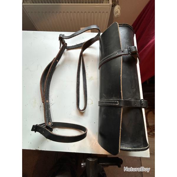 Cavalerie us porte couverture et sacoche ronde  en cuir noir �pais