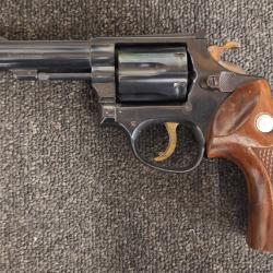 R&eacute;volver TAURUS Mod&egrave;le 83 en 38 SPECIAL canon de 4"