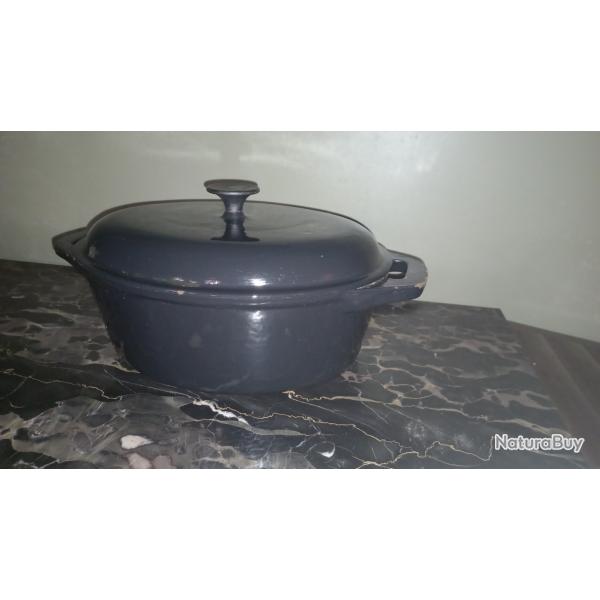 Marmite , cocote, f�tou en fonte �maill�e