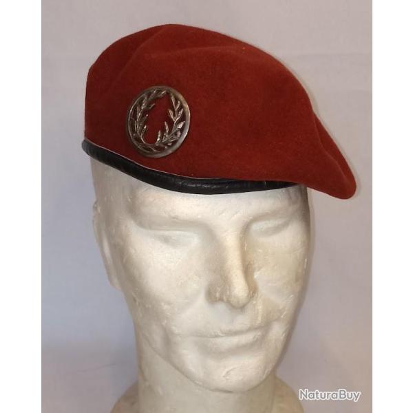 B�ret parachutiste sp�cialit� v�t�rinaire TAP taille 56 1993