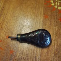 Poire &agrave; poudre Pedersoli  Remington cal 36. Vide sans poudre.