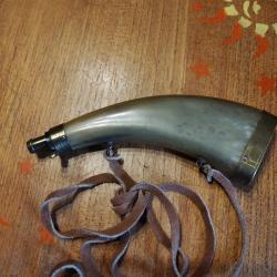 Poire &agrave; poudre ancienne. Vide sans poudre.