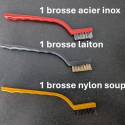 LOT DE 3 BROSSES NETTOYAGE ARMES 1 ACIER INOX 1 LAITON 1 NYLON