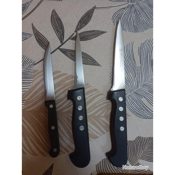 Vend lot de couteaux de d�coupe .  2 d�sosseur un couteau a saigner un couteau de boucher