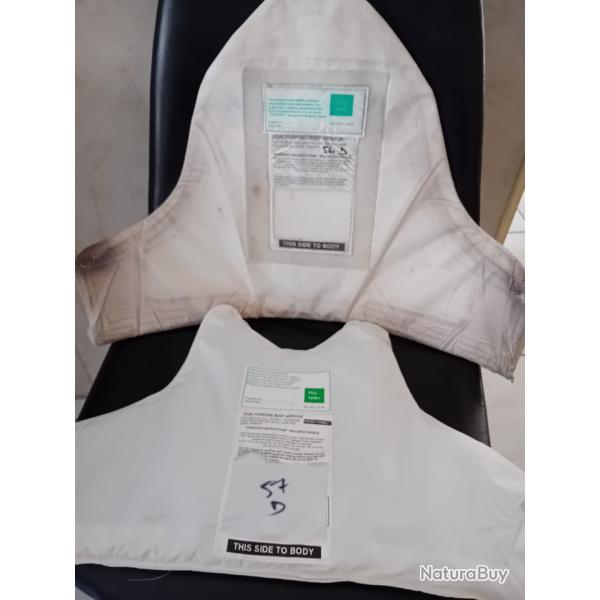 Ench�re lot de 2 plaques balistiques contre les armes de poings et les lames 57X38 cm et 52x31 cm