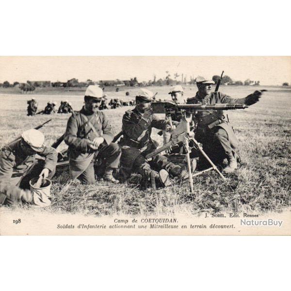 CPA- Camp de COETOUIDAN Soldat d'infanterie actionnant une Mitrailleuse en terrain decouve - -N�7357