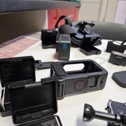 Cam&eacute;ra Go pro 11  black jamais  servi avec plein accessoires flash batterie grand angle ect...