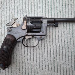 Beau revolver d'ordonnance 8mm 1892