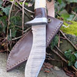 Couteau Kukkri Bowie Manche Bois/Os Garde Nickel Lame Acier Damas 256 COuches Etui Cuir F Artisanat