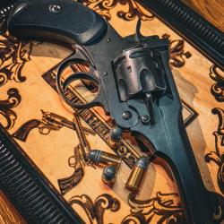 TR&Egrave;S BON WEBLEY MKIV CAL. 450/455 PROCHE DU NEUF. AVEC HOLSTER