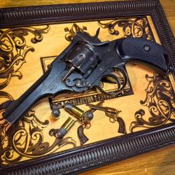 TR&Egrave;S BON WEBLEY MKIV CAL. 450/455 PROCHE DU NEUF. AVEC HOLSTER