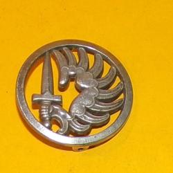 INSIGNE DE BERET DES PARACHUTISTES DES TROUPES METROPOLITAINES  , FABRICANT BERAUDY VAURE ,  ETAT VO