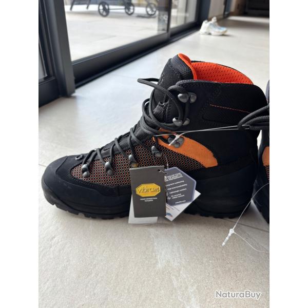 Chaussures traque Stagunt Nevis T.44