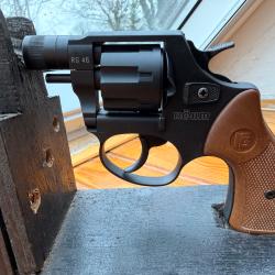 Vend un revolver de STARTER