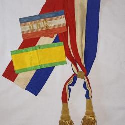 Ancienne &eacute;charpe de Maire et brassards UNC m&eacute;daille Militaire