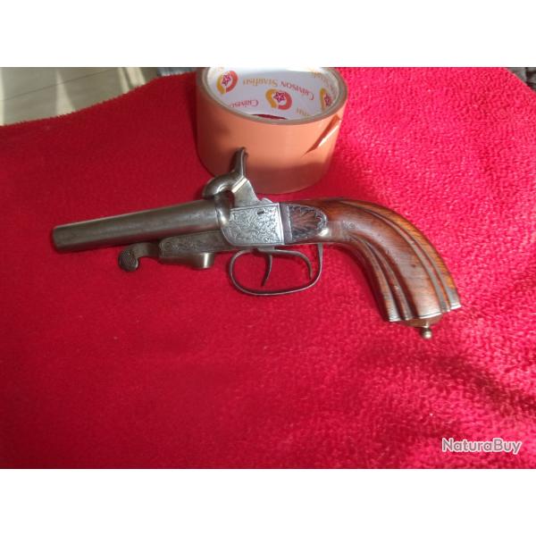 Pistolet � percussion  double canon  �tat super avec  d�cors