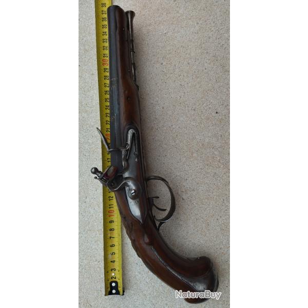 lot de deux pistolets plus un r�volver, les trois cat�gorie d