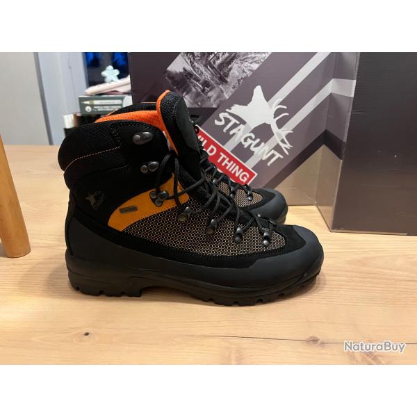 Chaussures STAGUNT de traque . T44